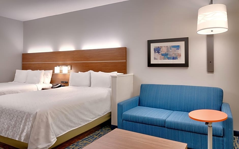 Holiday Inn Express & Suites Gainesville I-75