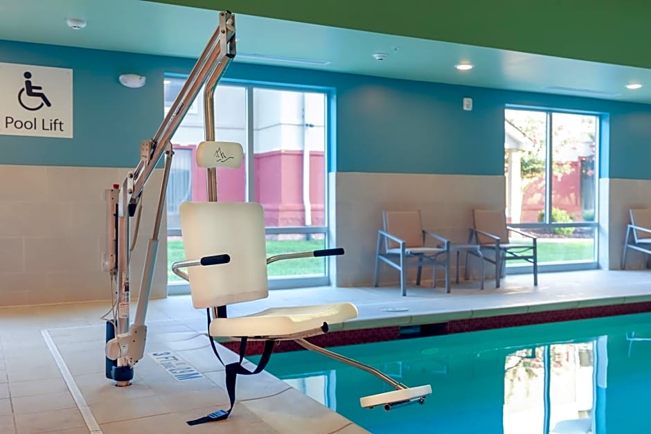 Holiday Inn Express Calhoun South By IHG