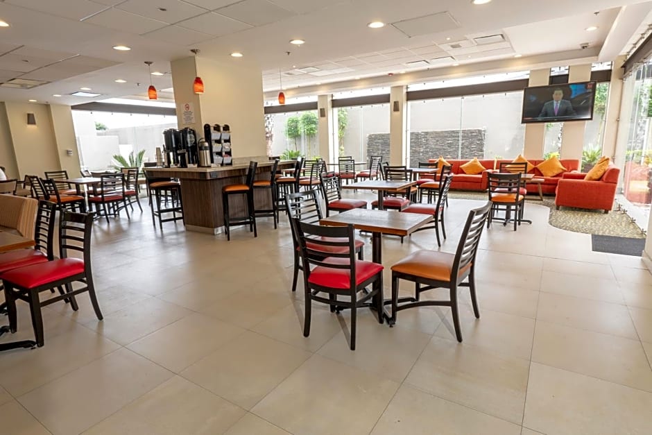 Holiday Inn Express & Suites Guadalajara Aeropuerto By IHG