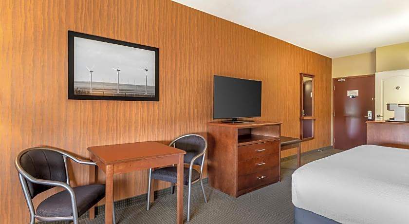 Best Western Plus Service Inn & Suites