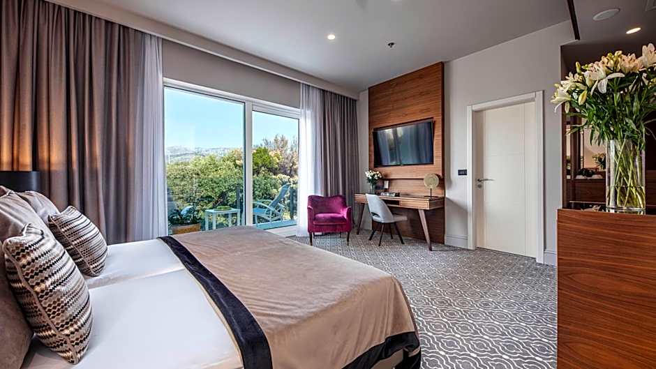 Royal Ariston Hotel