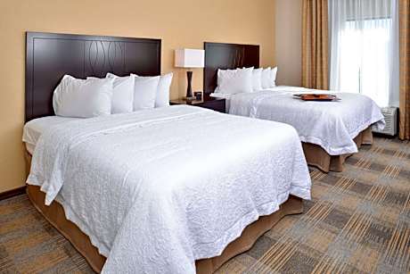 2 Queens Mobility Access W/Tub Nonsmoking