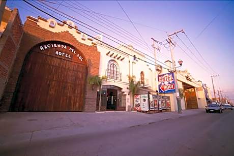 Hotel Hacienda del Sol