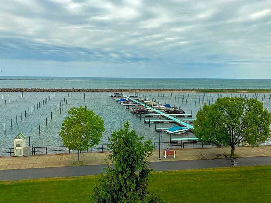 Clarion Hotel Conference Center on Lake Erie