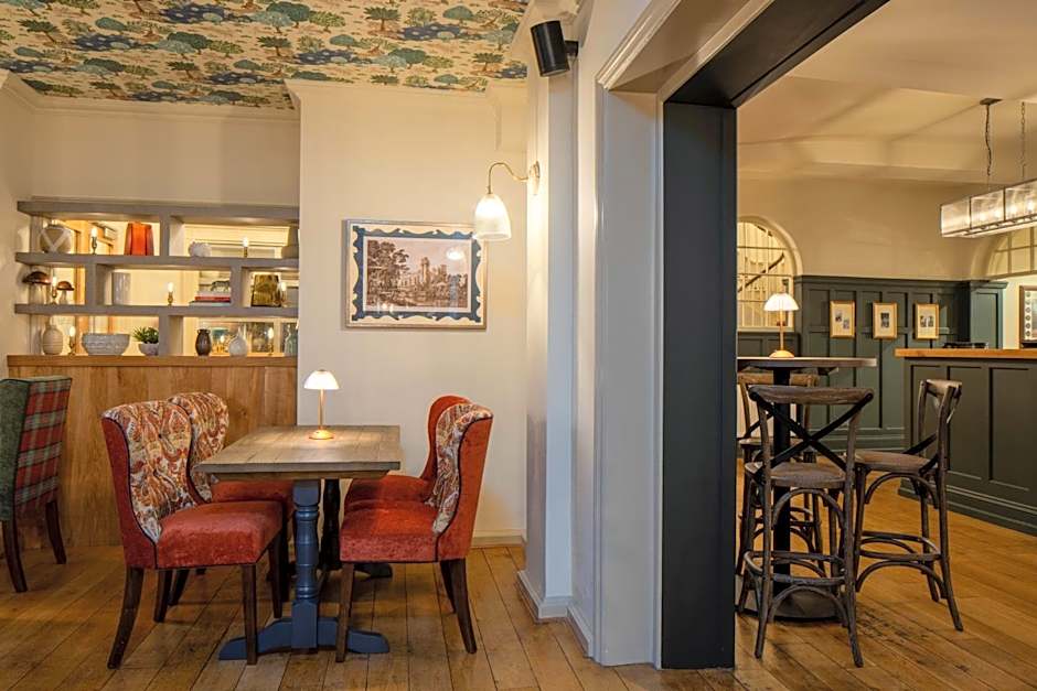 The Warwick Arms Hotel