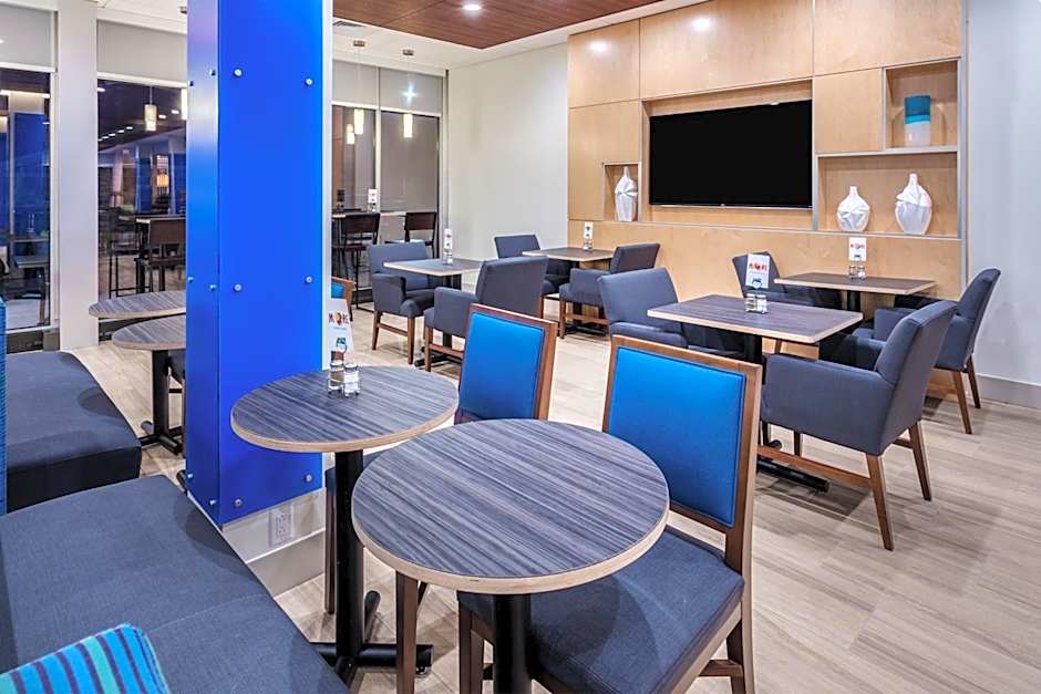 Holiday Inn Express & Suites Rice Lake By IHG