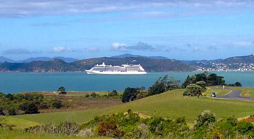 Bay Water Views Bed & Breakfast