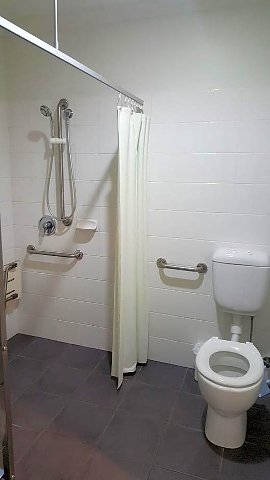 Quest Sanctuary Lakes Apartments