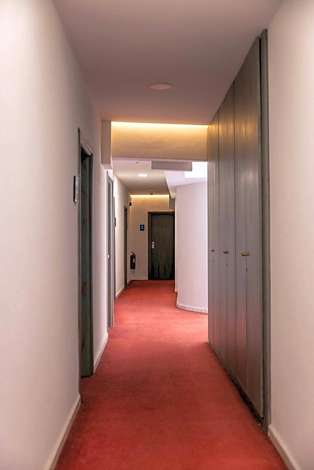 Xenophon Hotel