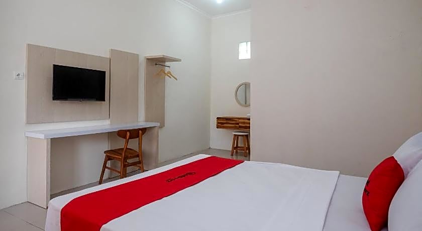 RedDoorz Plus Syariah @ Hotel Indonesia Kajen