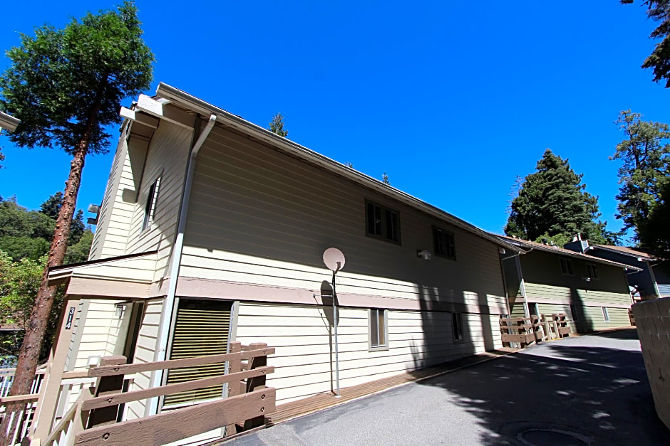 Lake Arrowhead Chalets – Lake Arrowhead, CA