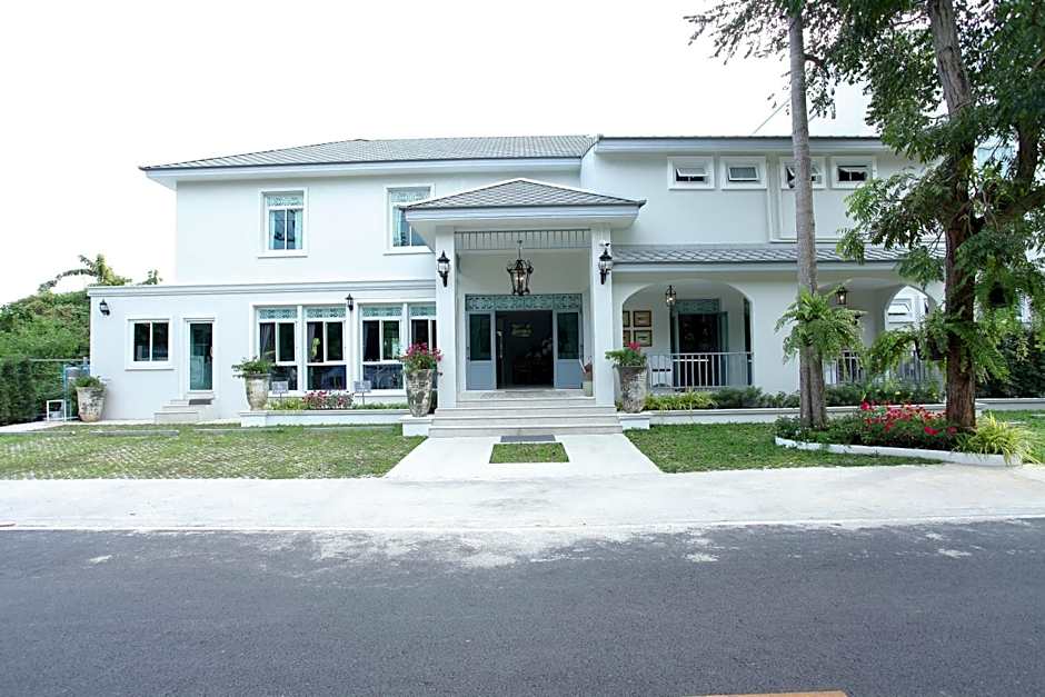Villa Amphawa