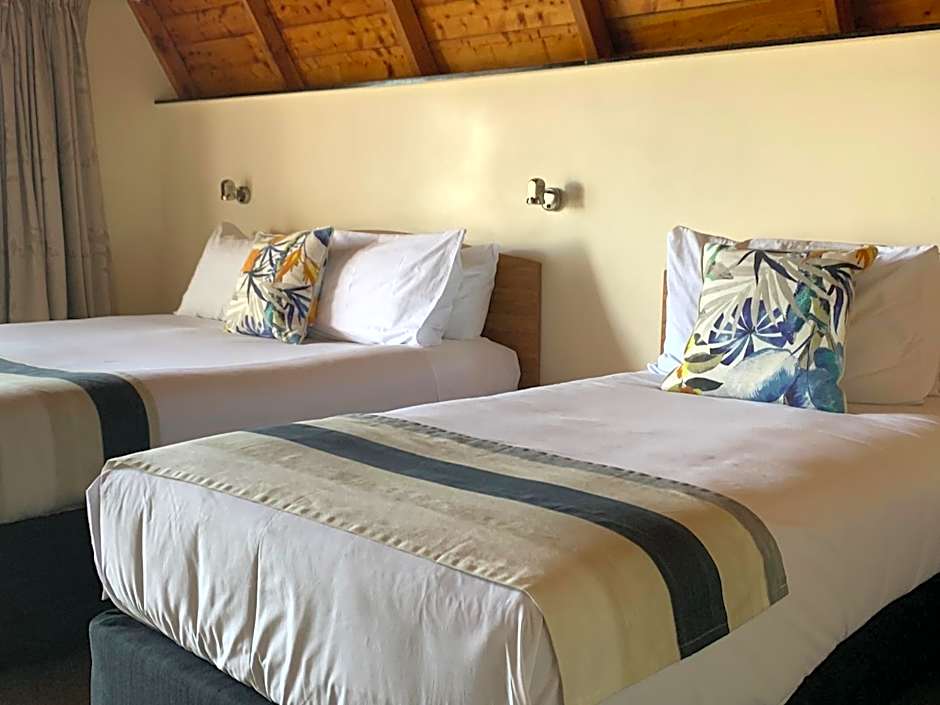 Mountain Chalets Motel