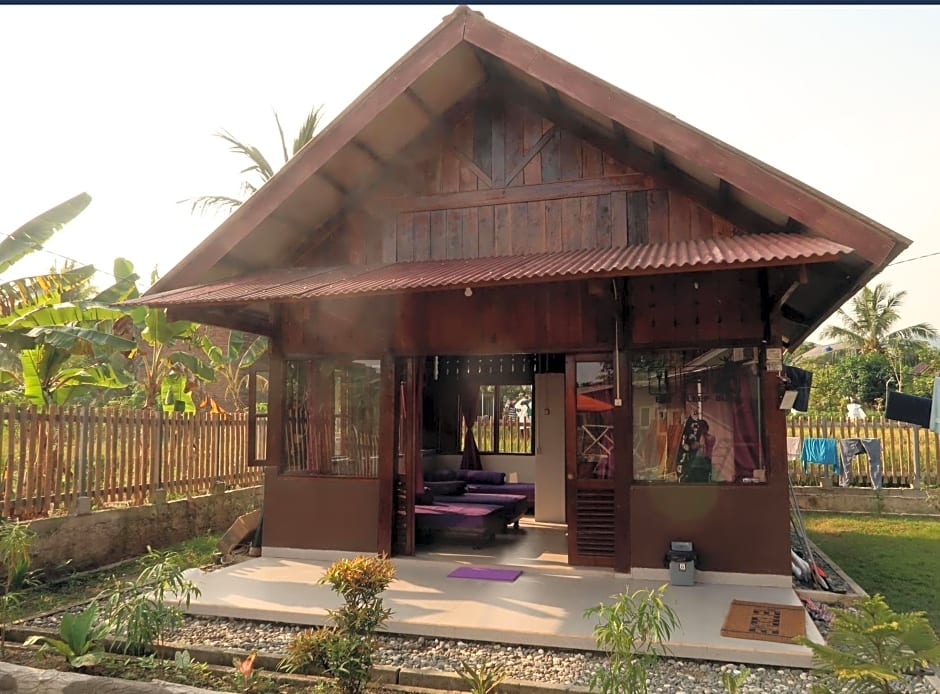 Arya's Surf Camp Cimaja