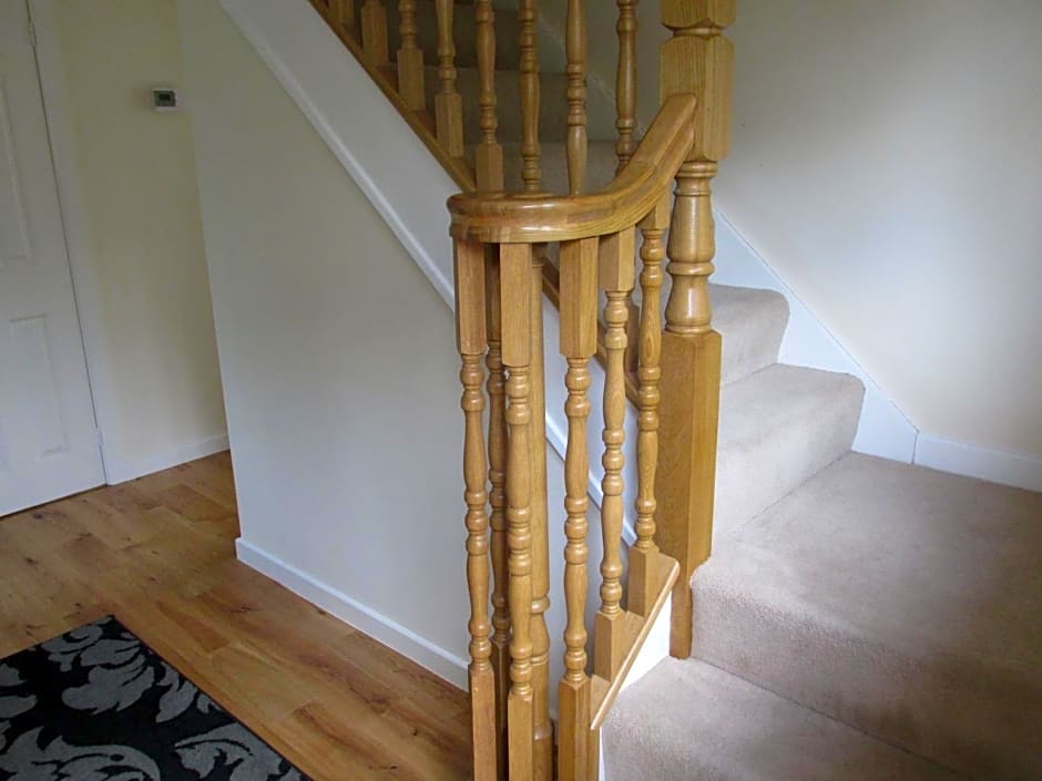 Albertine ,A warm welcome awaits you ,Offering room only or bed and breakfast ,Ideal location for Solent Way ,High Street ,Isle of Wight ,New Forest