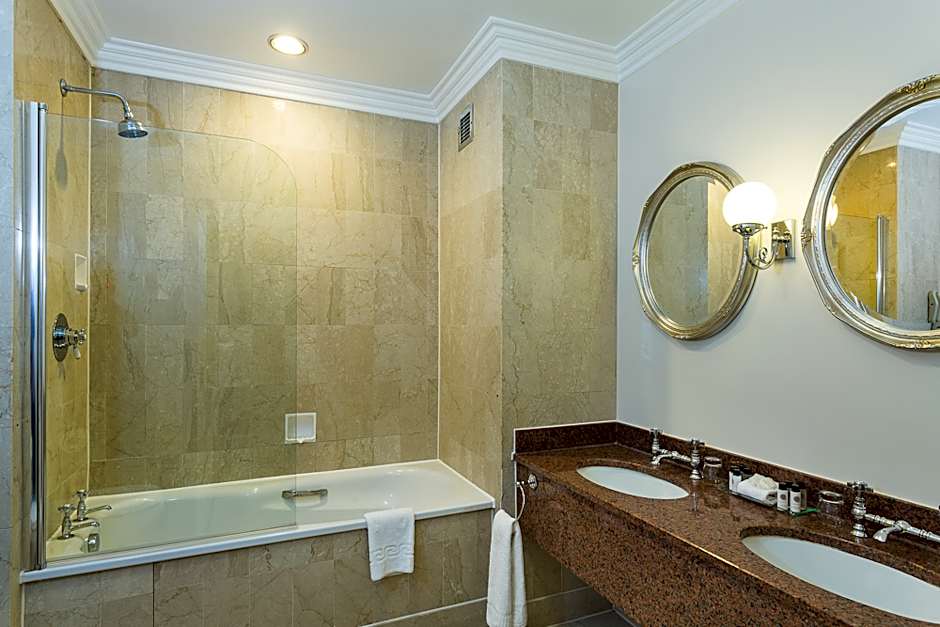 Photo 1 of 2 of Executive