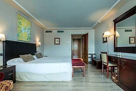 DOUBLE ROOM (2 ADULTS)