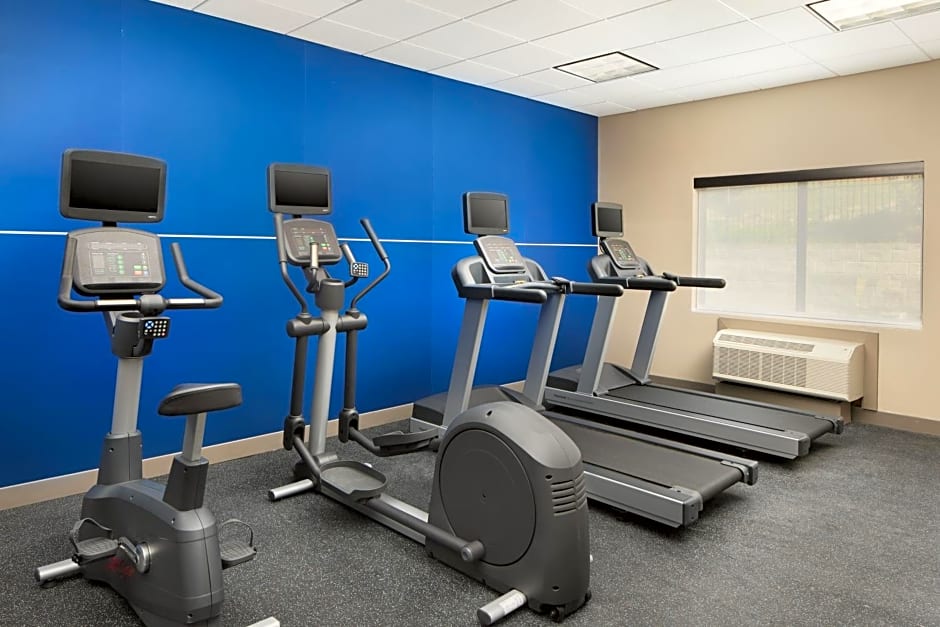 Holiday Inn Express and Suites Wheeling By IHG
