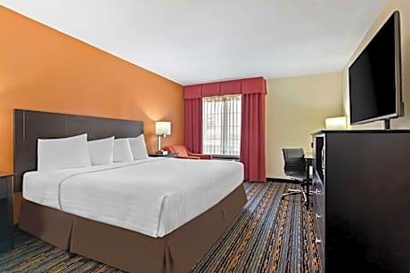 King Room with Roll-in Shower - Disability Access/Non-Smoking