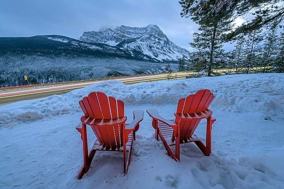 Storm Mountain Lodge Cabins Dining