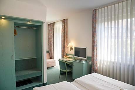 Single Room Facing Courtyard