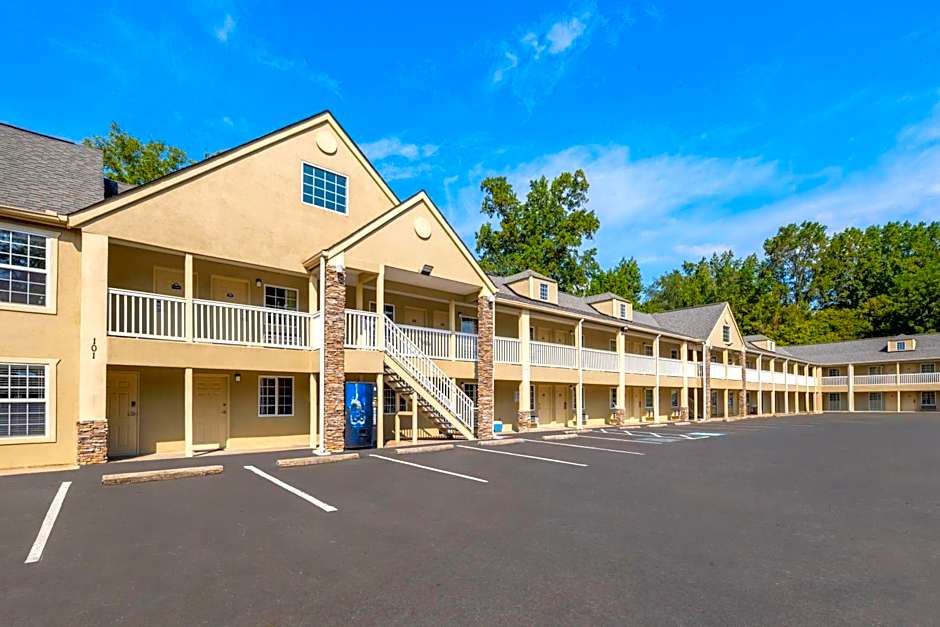 Days Inn by Wyndham Canton