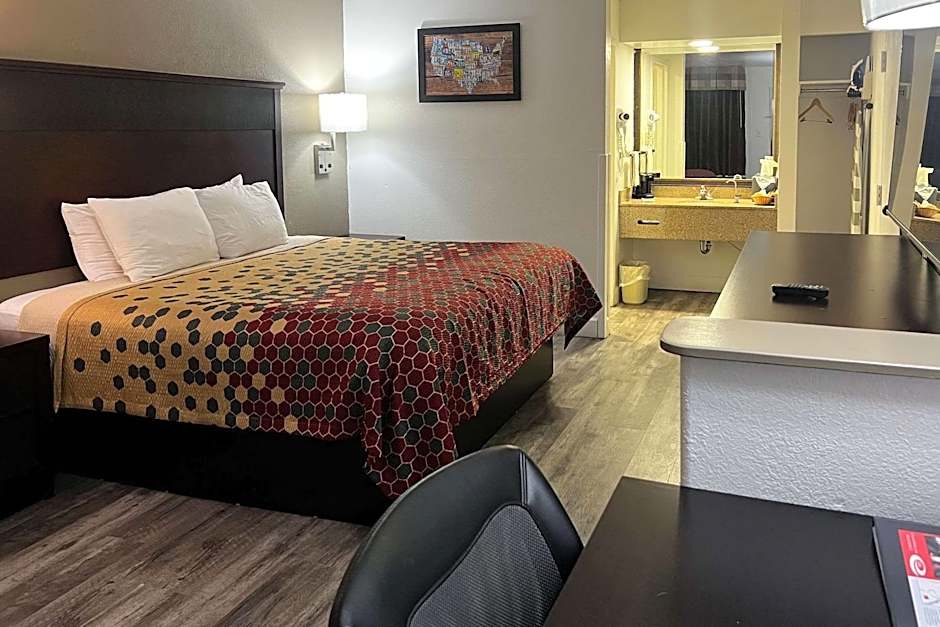 Econo Lodge Inn & Suites Macon North