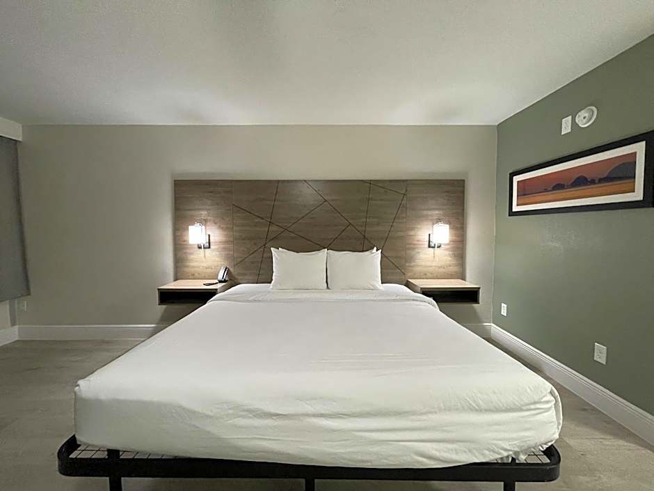 Quality Inn & Suites Airport/Cruise Port Hollywood