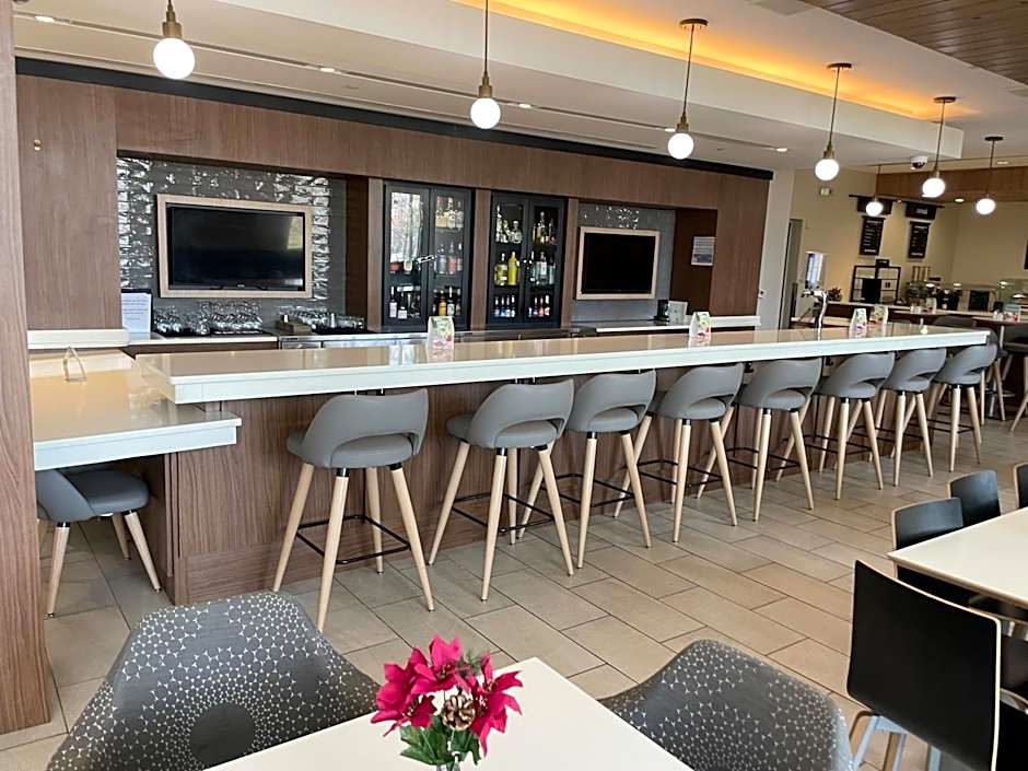 Holiday Inn Atlanta-Gas South Arena Area, an IHG Hotel By IHG