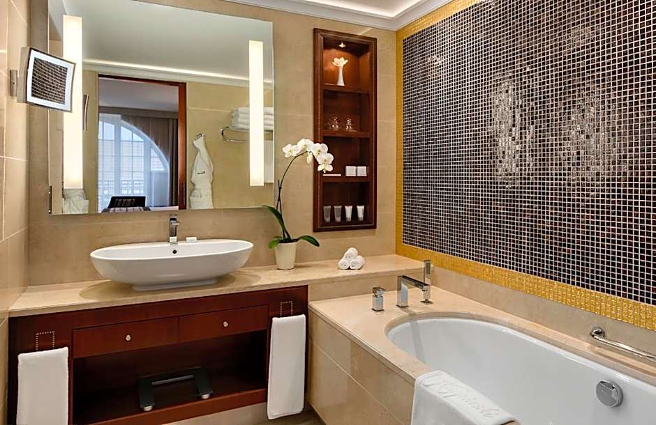 Grand Hotel Vilnius, Curio Collection by Hilton