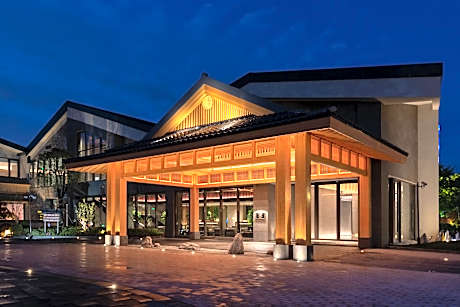 Hyakumangoku Onsen Hotel