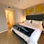 Lux One Bedroom Condo with Garden View
