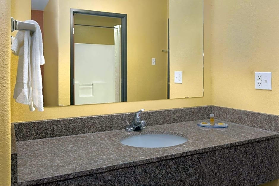 Days Inn by Wyndham Lumberton