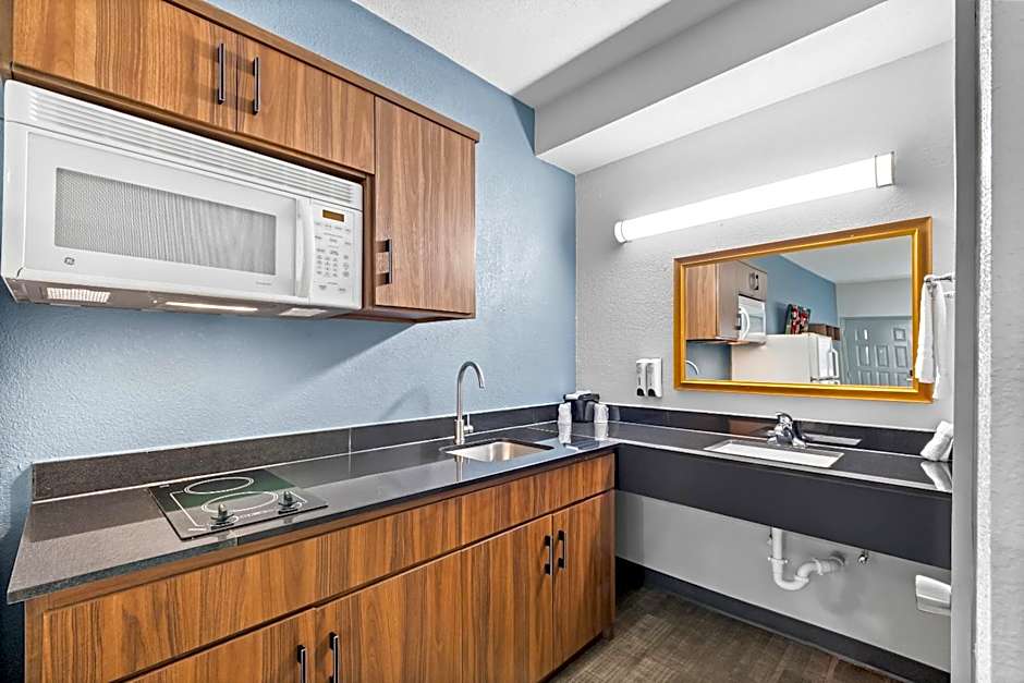 HomeTowne Studios San Antonio E - Frost Bank Center