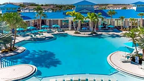 Opulent Villa in Resort Near Theme Parks & Shops