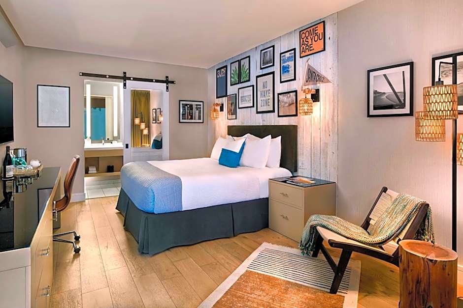 Hotel Paradox, Autograph Collection