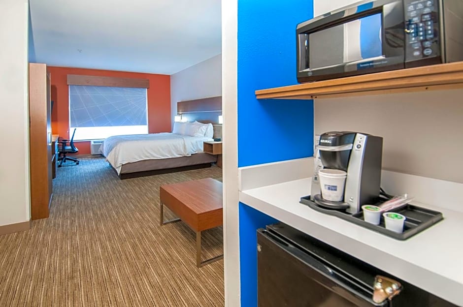 Holiday Inn Express Hotel & Suites Biloxi- Ocean Springs