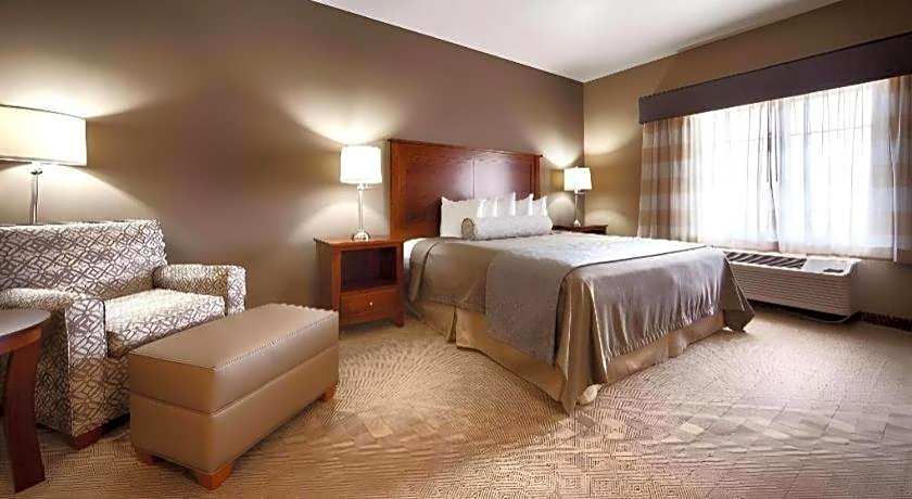 Green Mill Village Hotel & Suites, BW Signature Collection