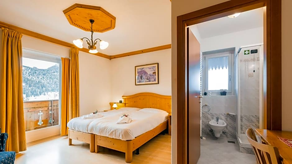 HOTEL DOLOMITI di De Martin D Oscar