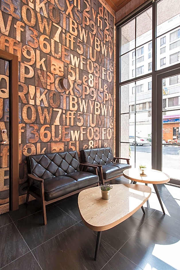 CHECK inn Express Taichung Yizhong