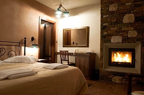 Deluxe Double or Twin Room with Fireplace