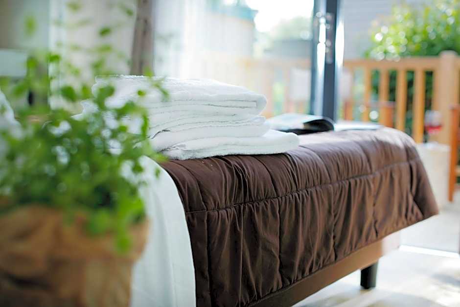 hu Park Albatros village