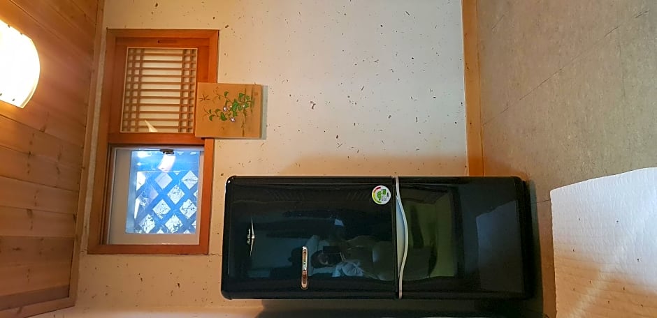 Gallery Jin Hanok Guesthouse