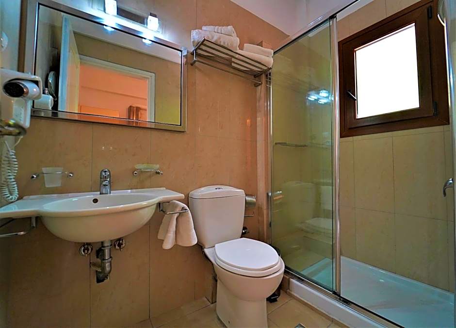 Bella Vista Hotel Studios & Apartments
