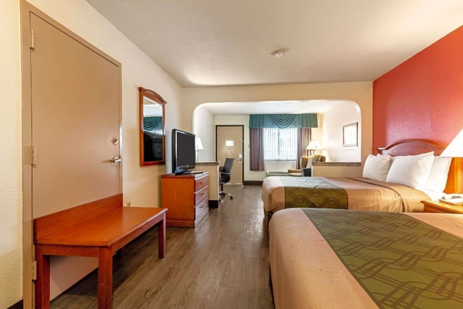 Econo Lodge Inn & Suites Memphis