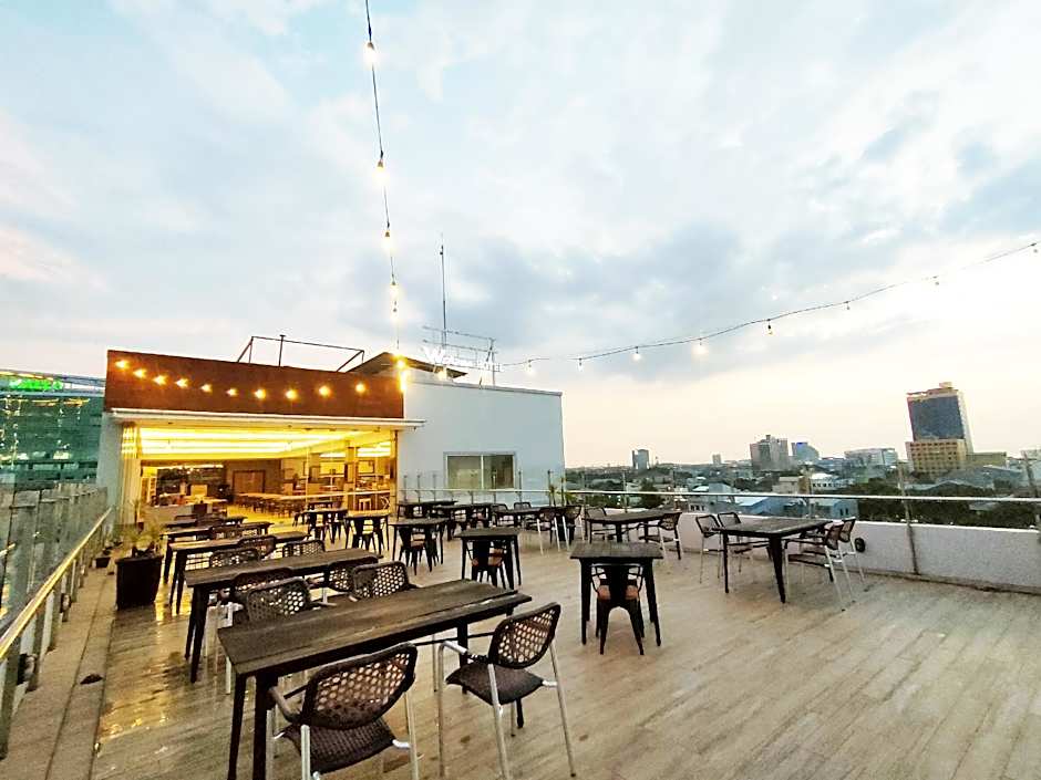 WThree Premier Hotel