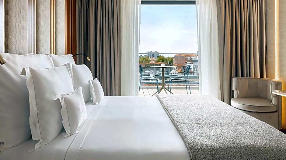 Wine & Books Porto Hotel