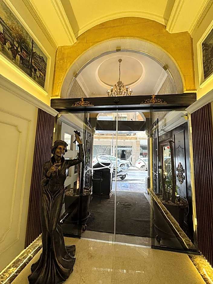 Queens Suite Hotel