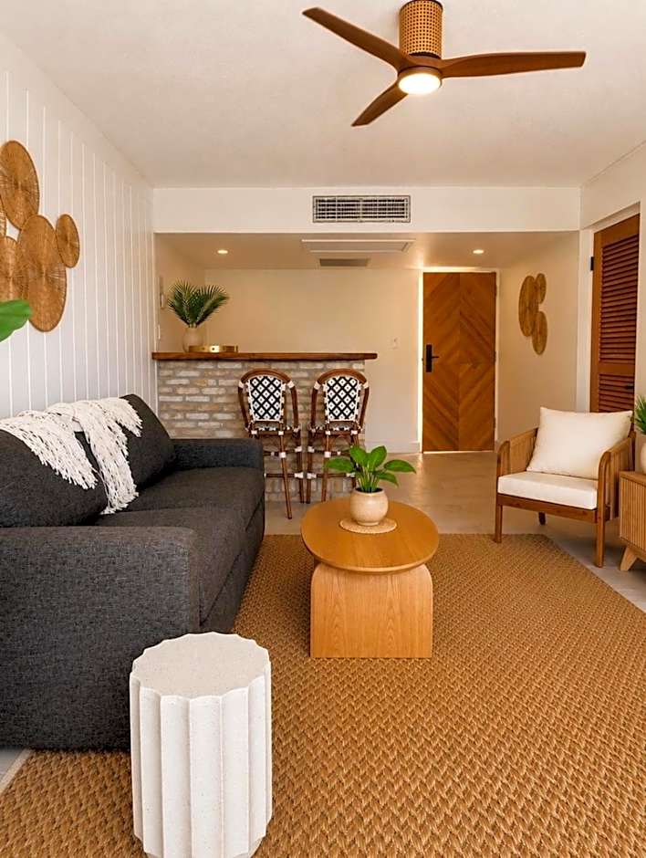Hotel On The Cay