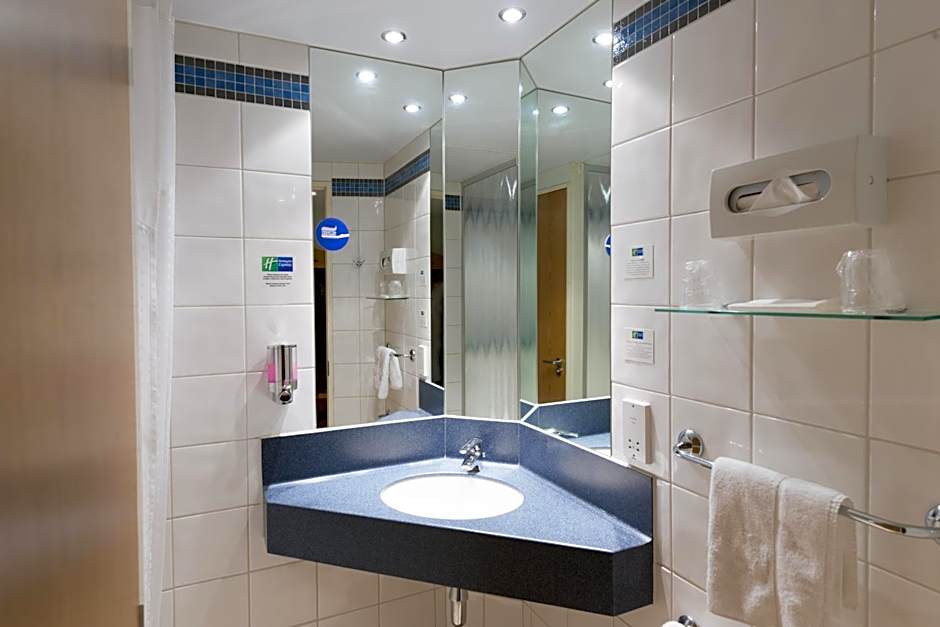 Holiday Inn Express Portsmouth Gunwharf Quays By IHG